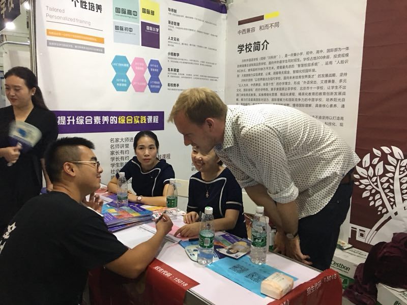 川科外國語學(xué)校，火熱報名咨詢中