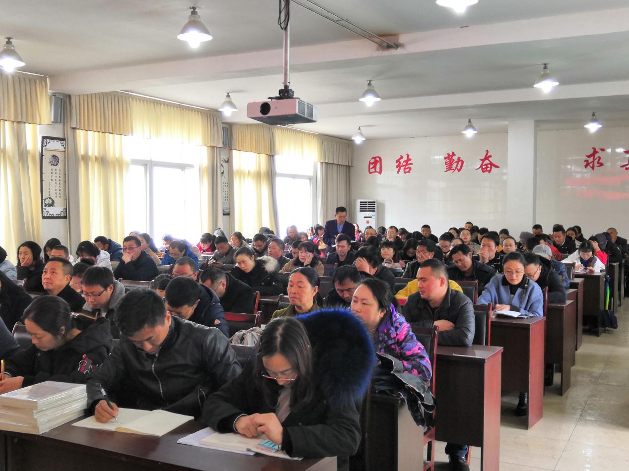 加強(qiáng)業(yè)務(wù)培訓(xùn)，切實(shí)提高業(yè)務(wù)素質(zhì)