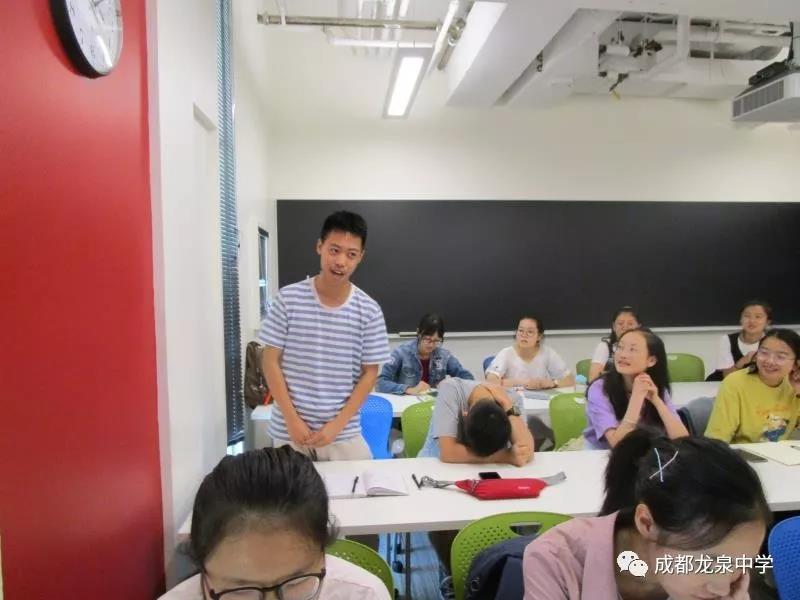 成都龍泉一中：飄揚(yáng)過(guò)海來(lái)看你，成都龍泉一中是認(rèn)真的