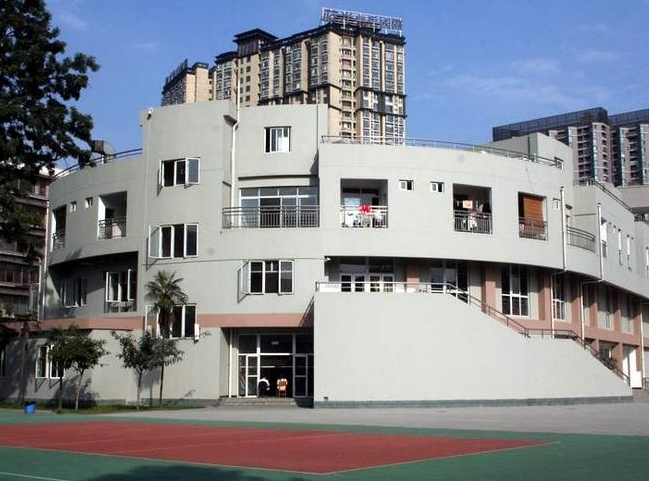 成都市鹽道街中學發(fā)展前景怎么樣？