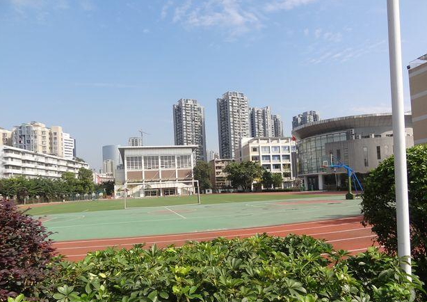 四川大學(xué)附屬中學(xué)地理位置和咨詢電話是？
