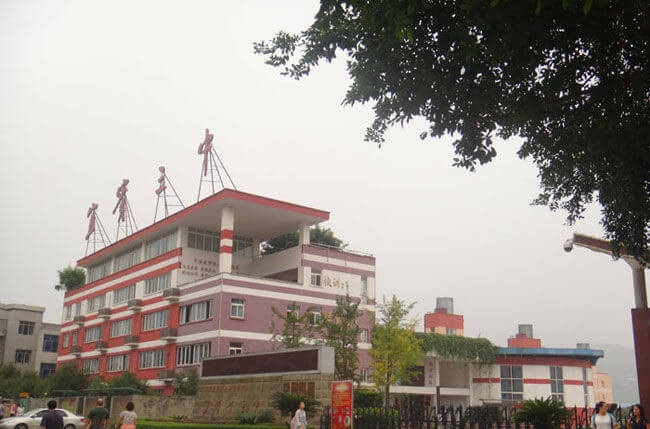 宜賓市第三中學(xué)2018年中考錄取分?jǐn)?shù)線是多少？