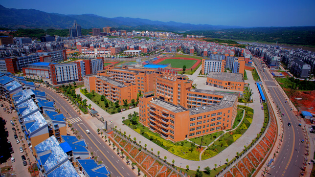 屏山中學的地址在哪里？