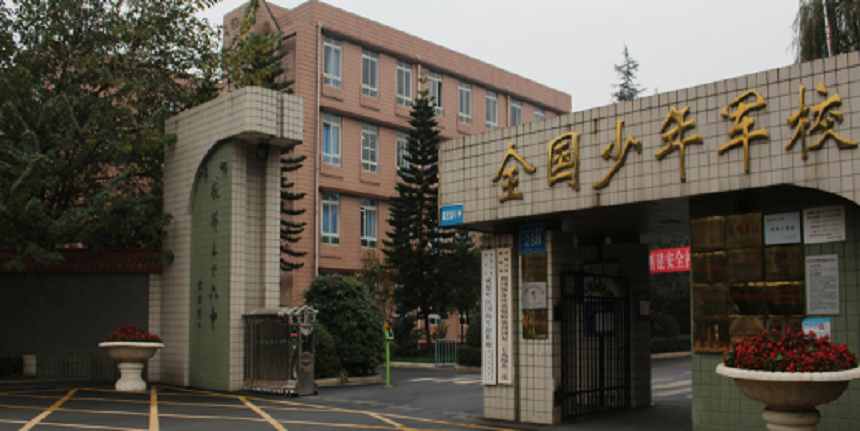 成都三十六中環(huán)境好不好？住宿呢？