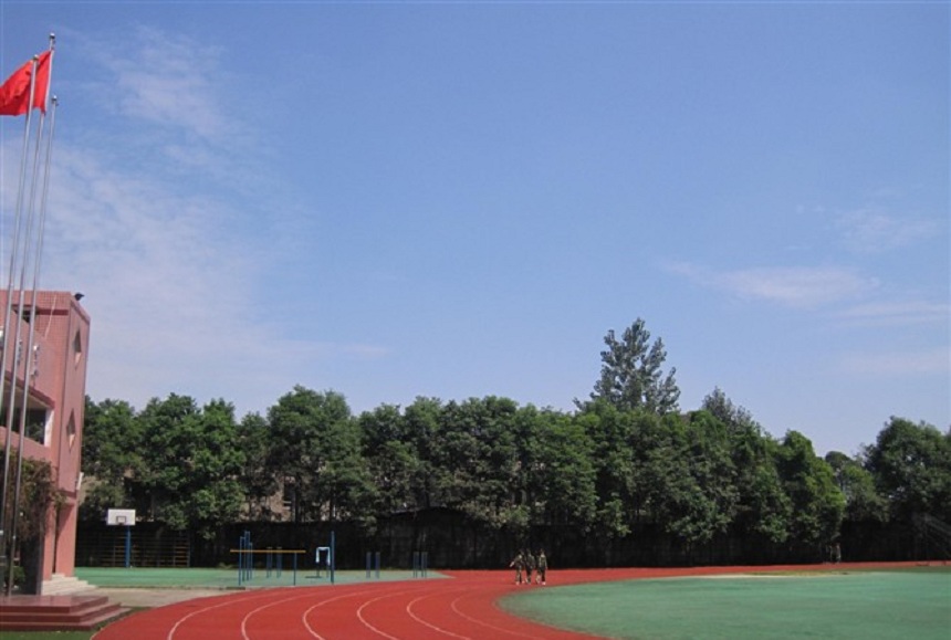 成都三十六中環(huán)境好不好？住宿呢？