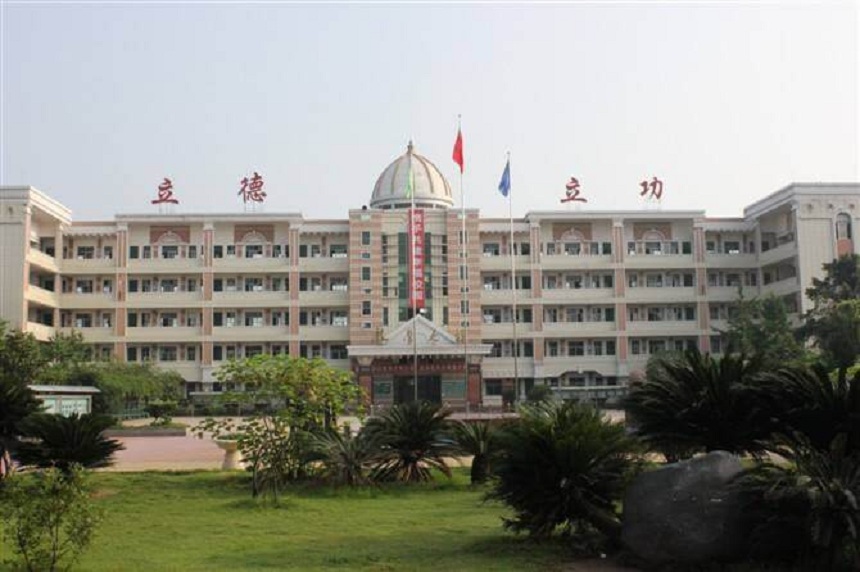 伍隍中學(xué)師資怎么樣？