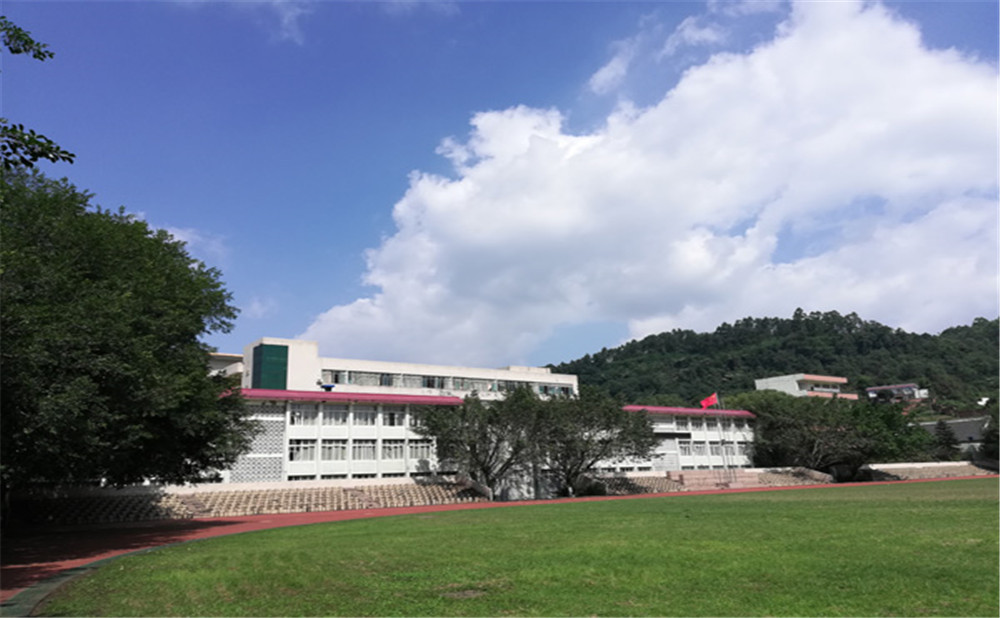 五通橋中學(xué)校園環(huán)境怎么樣？