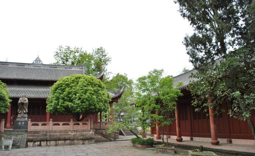 名山中學(xué)地址在哪里？