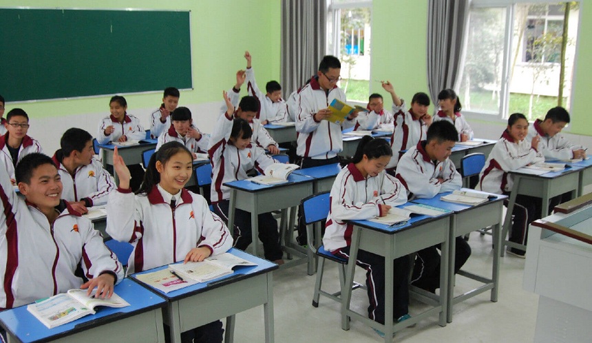 雅安市強項雙語中學是民辦高中嗎？