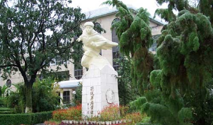 中江中學(xué)宿舍、食堂、校園環(huán)境怎么樣？