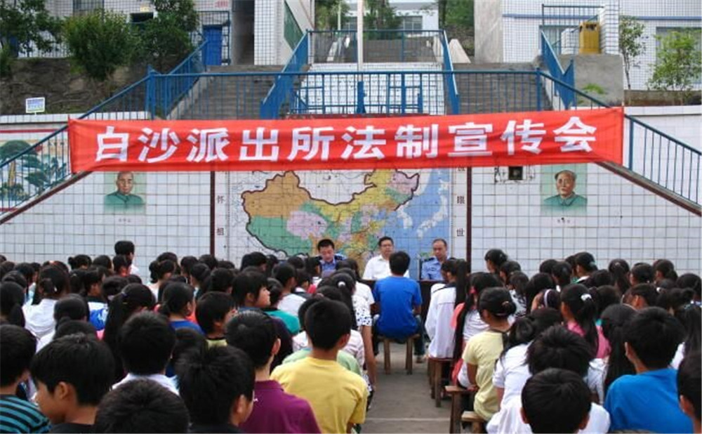 萬源市第二中學是公辦高中？
