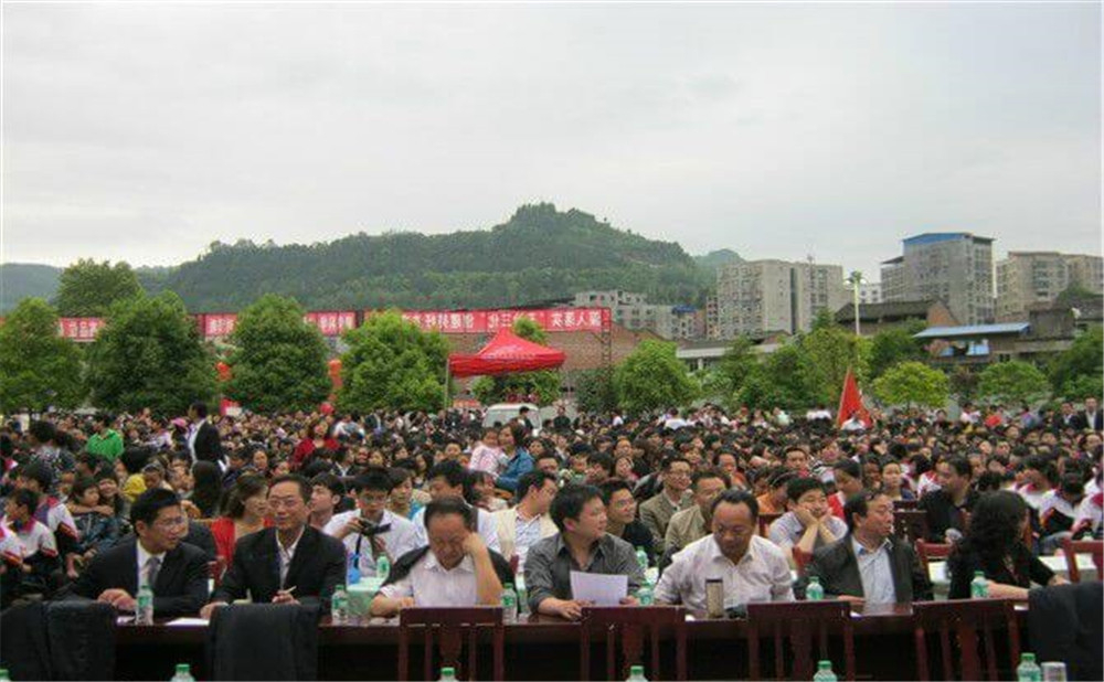 平昌縣駟馬中學(xué)學(xué)校詳細(xì)地址在哪里？