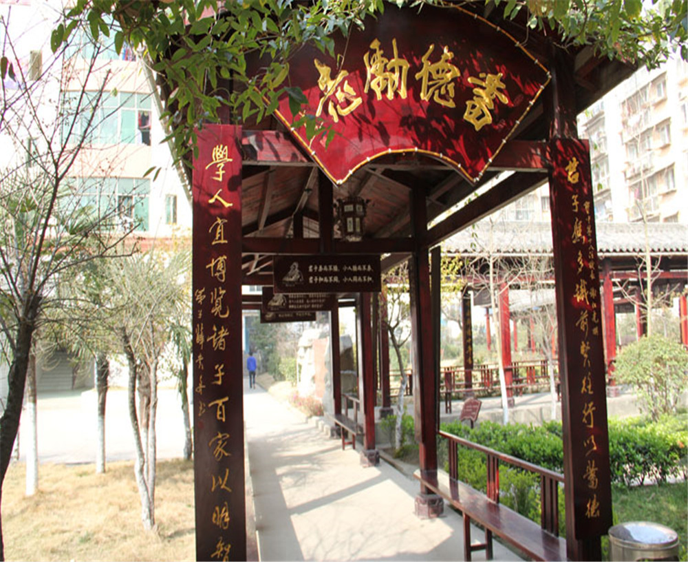 寶輪中學(xué)學(xué)校環(huán)境如何？