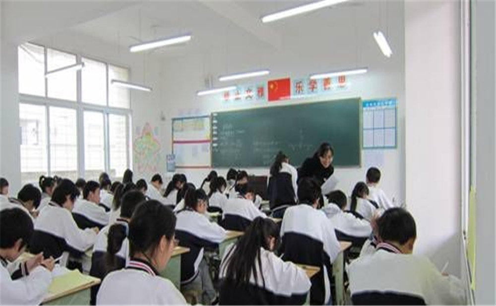 鼎山中學(xué)2020年中考錄取分數(shù)線是多少分？