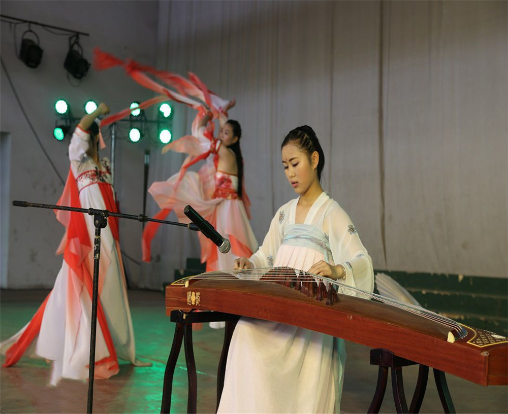渠縣中學(xué)學(xué)校的環(huán)境怎么樣？