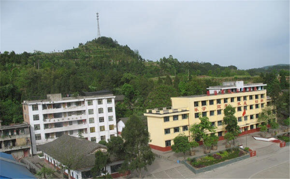 巴州區(qū)茶壩中學(xué)學(xué)校環(huán)境怎么樣？