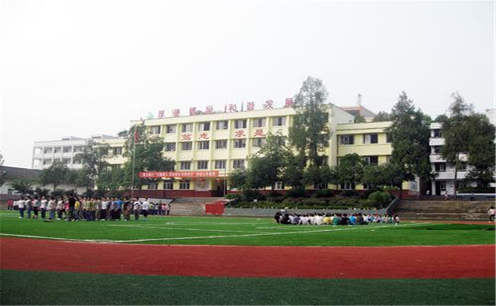 巴州區(qū)茶壩中學(xué)學(xué)校環(huán)境怎么樣？