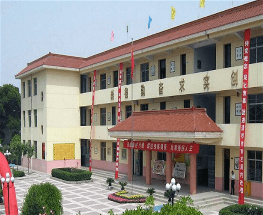 攀枝花市第十二中學(xué)校2020年學(xué)校學(xué)費(fèi)多少錢一年？