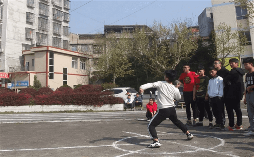 定水中學學校環(huán)境怎么樣？