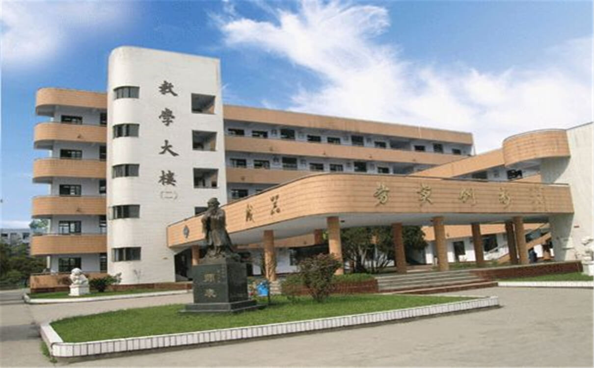 西南交通大學(xué)附屬中學(xué)高中部的錄取分?jǐn)?shù)是多少？