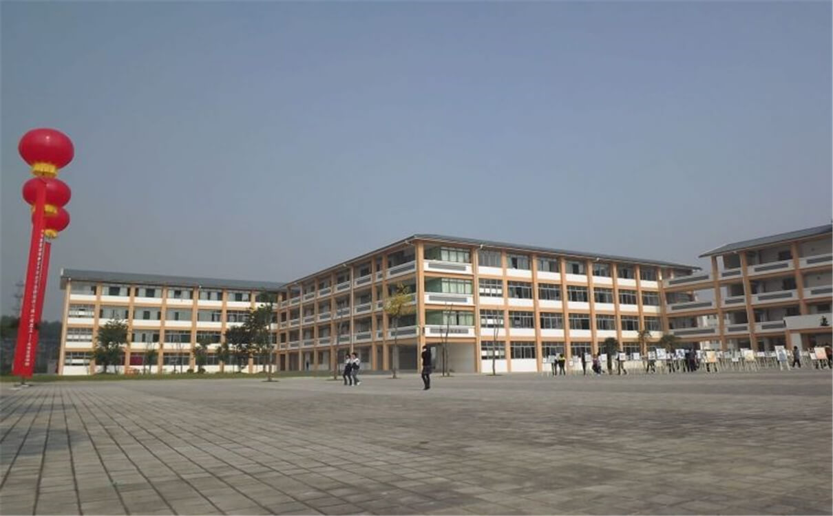 城廂中學(xué)每年的學(xué)費(fèi)是多少錢(qián)？