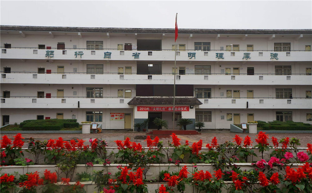 高板中學(xué)高中部的錄取分?jǐn)?shù)是多少？