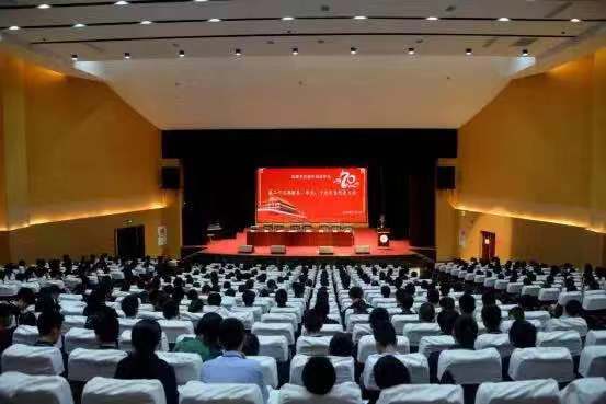 成都實驗外國語學(xué)校的環(huán)境怎么樣？