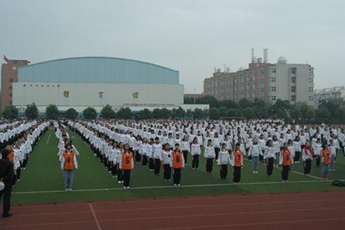 彭州中學(xué)的招生計劃是多少？