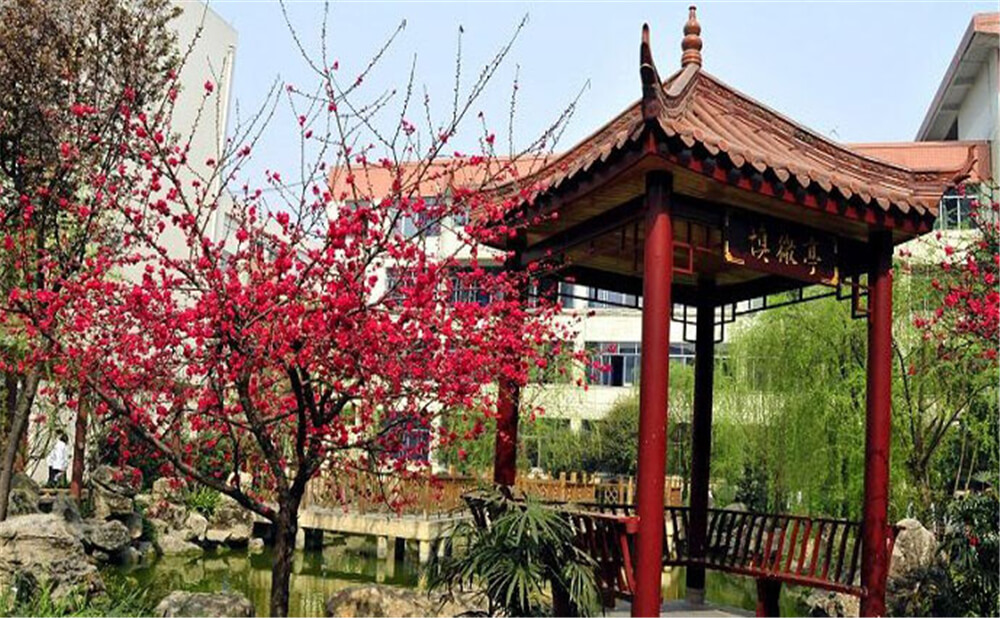 蜀城中學(xué)外招生一年的學(xué)費(fèi)是多少錢(qián)？