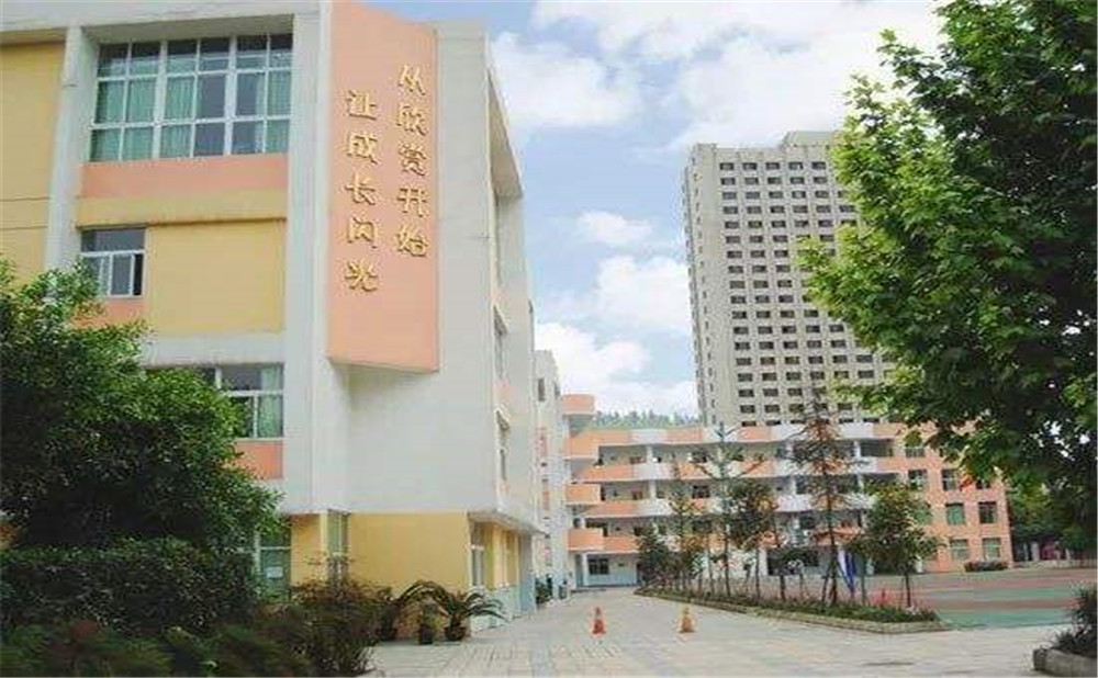 成都成飛中學的高中住宿怎么樣？