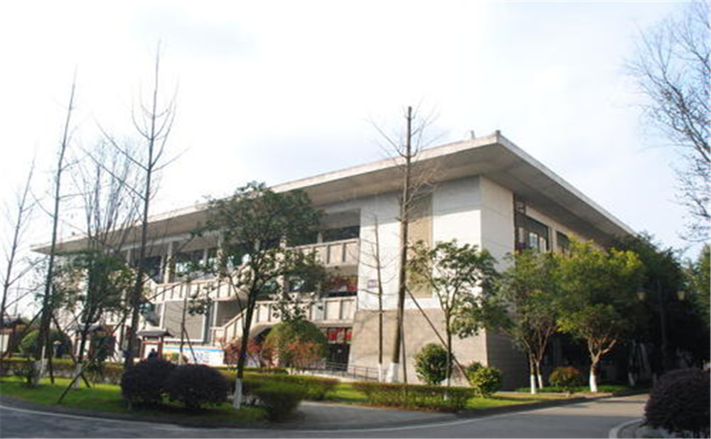 成都石室中學(xué)的高中住宿怎么樣？