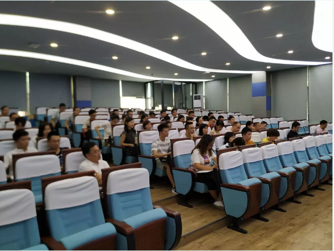北京第二外國語學(xué)校成都附屬中學(xué)的學(xué)費是多少？			 			