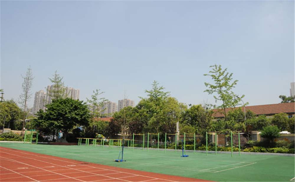 成都鐵路中學(xué)的學(xué)費(fèi)是多少？