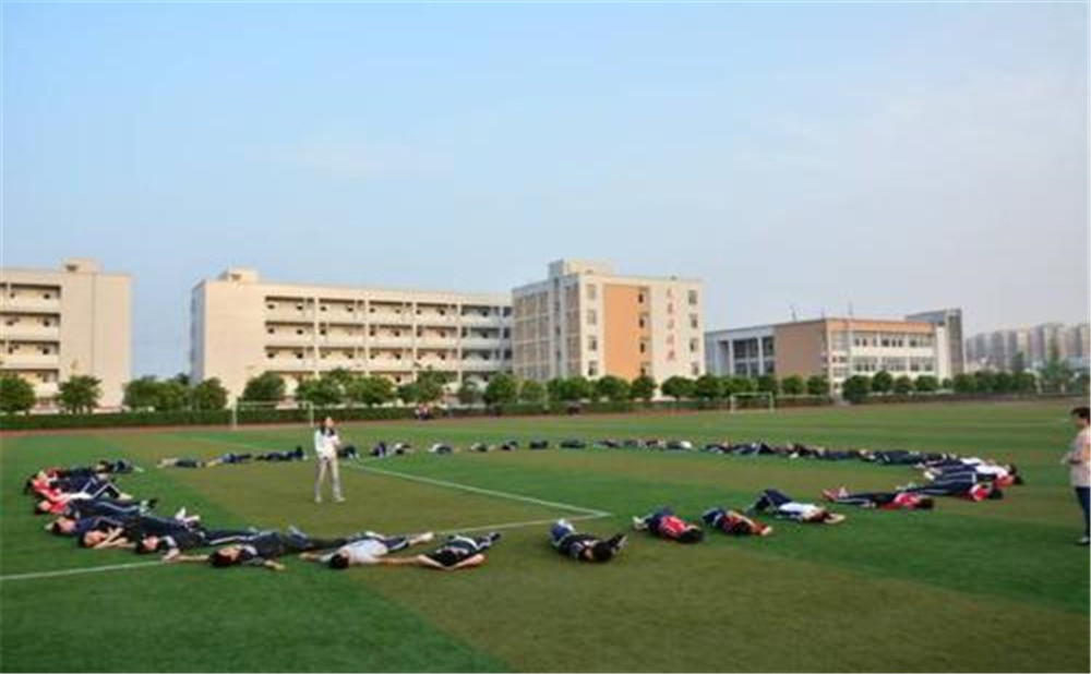 郫縣四中高中宿舍怎么樣？