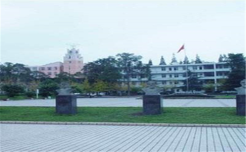 郫縣二中高中宿舍怎么樣？