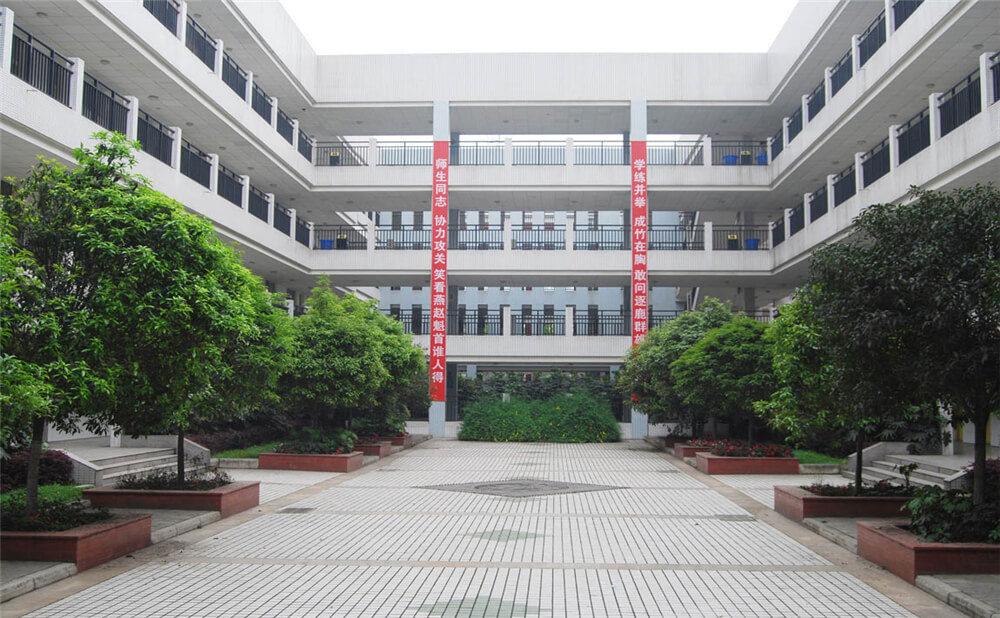 香城中學(xué)的學(xué)費(fèi)是多少錢？