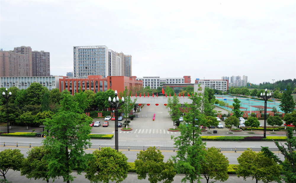 香城中學(xué)的高中住宿怎么樣？