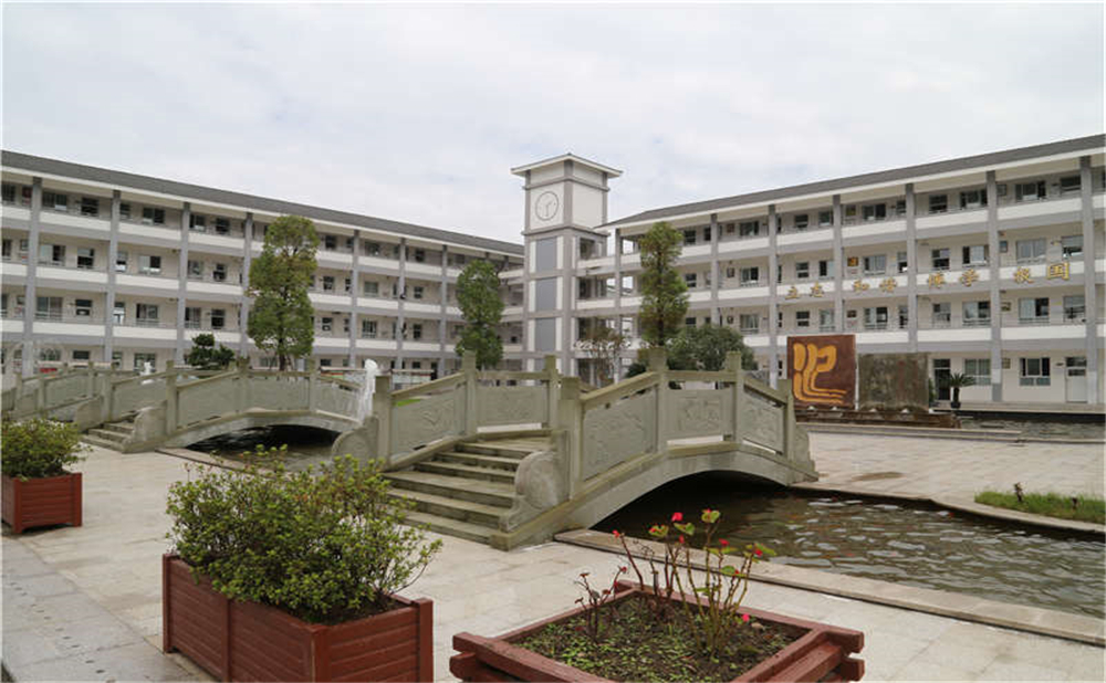 平樂中學(xué)的高中住宿怎么樣？