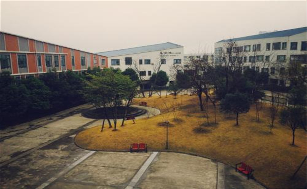 成都實驗外國語學(xué)校（西區(qū)）的宿舍怎么樣？
