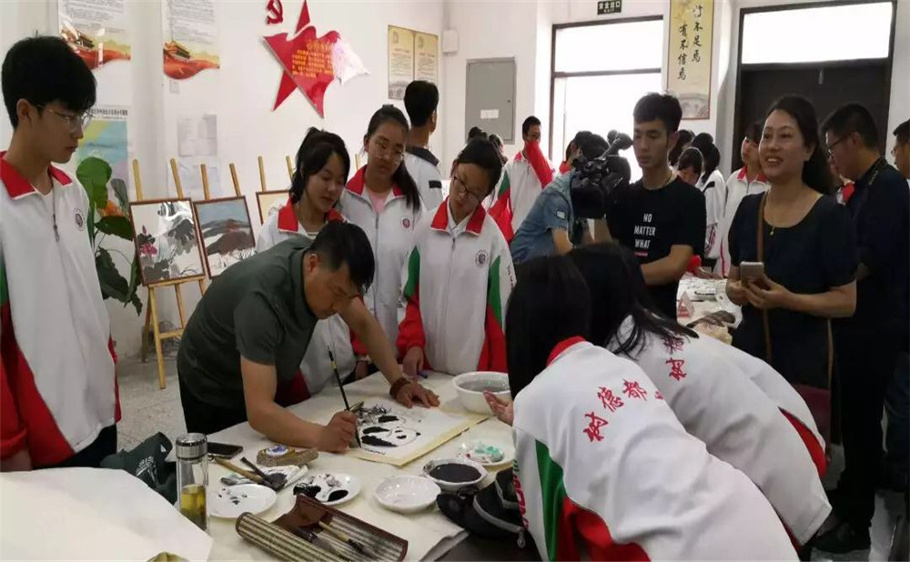 2020年都江堰外國(guó)語(yǔ)實(shí)驗(yàn)學(xué)校計(jì)劃招多少人？