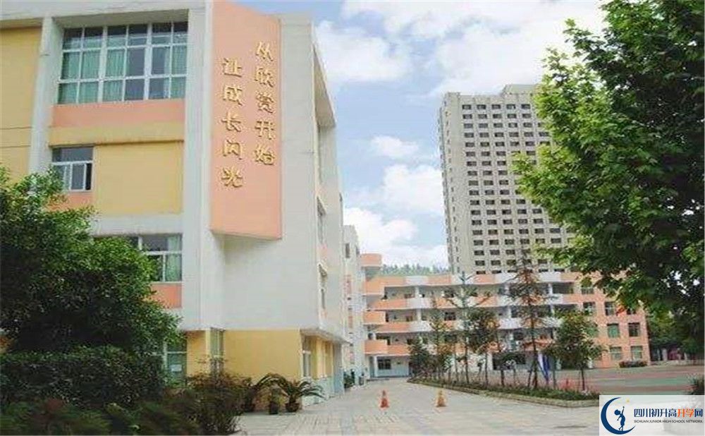 成都成飛中學高中本部的錄取分數(shù)是多少？