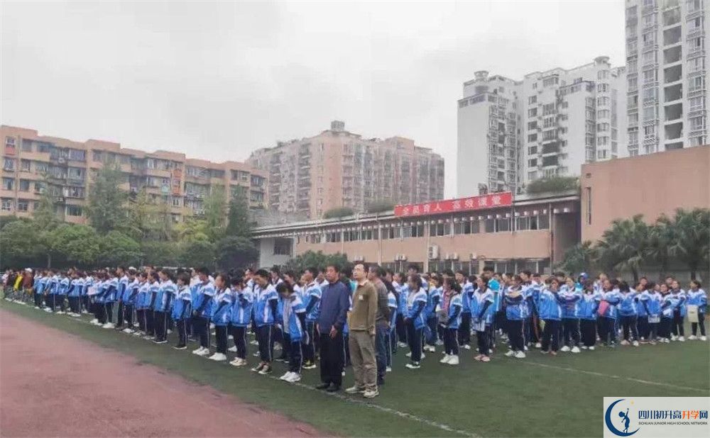 成都西藏中學(xué)初升高的學(xué)費(fèi)是多少？