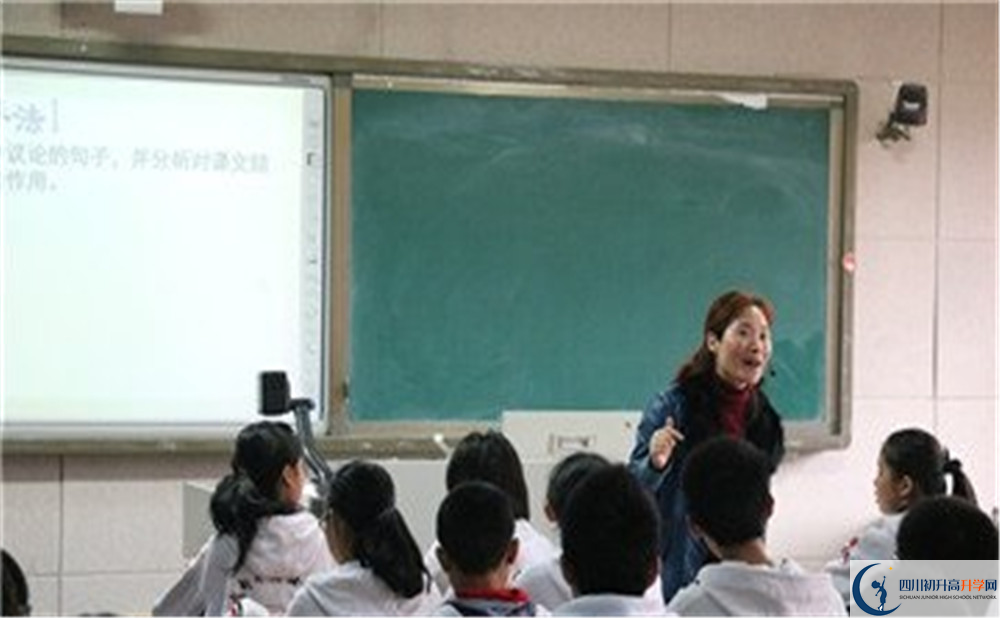 成都實(shí)驗(yàn)中學(xué)高中本部的錄取分?jǐn)?shù)是多少？