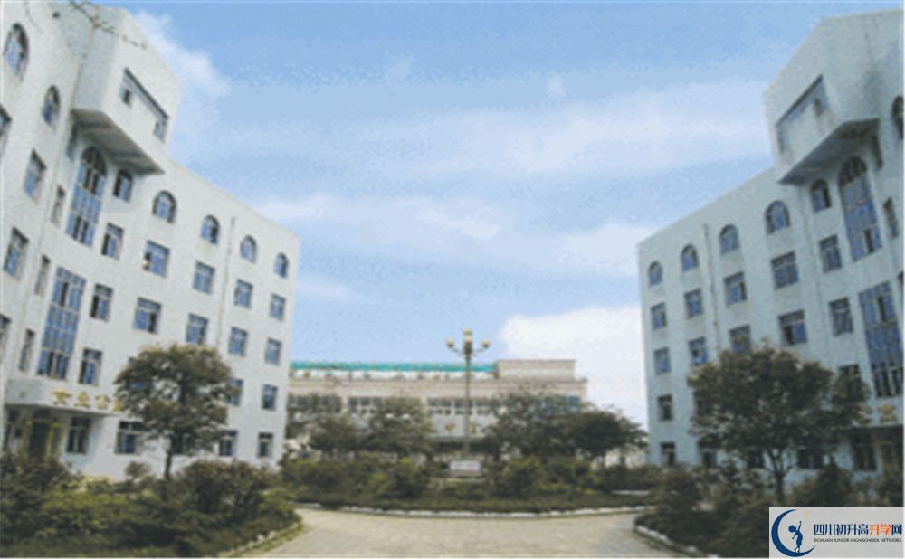 2020彭州中學(xué)初升高的學(xué)費(fèi)是多少？