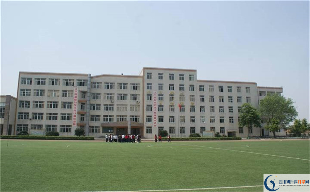 洛帶中學(xué)是個(gè)怎么樣的學(xué)校？