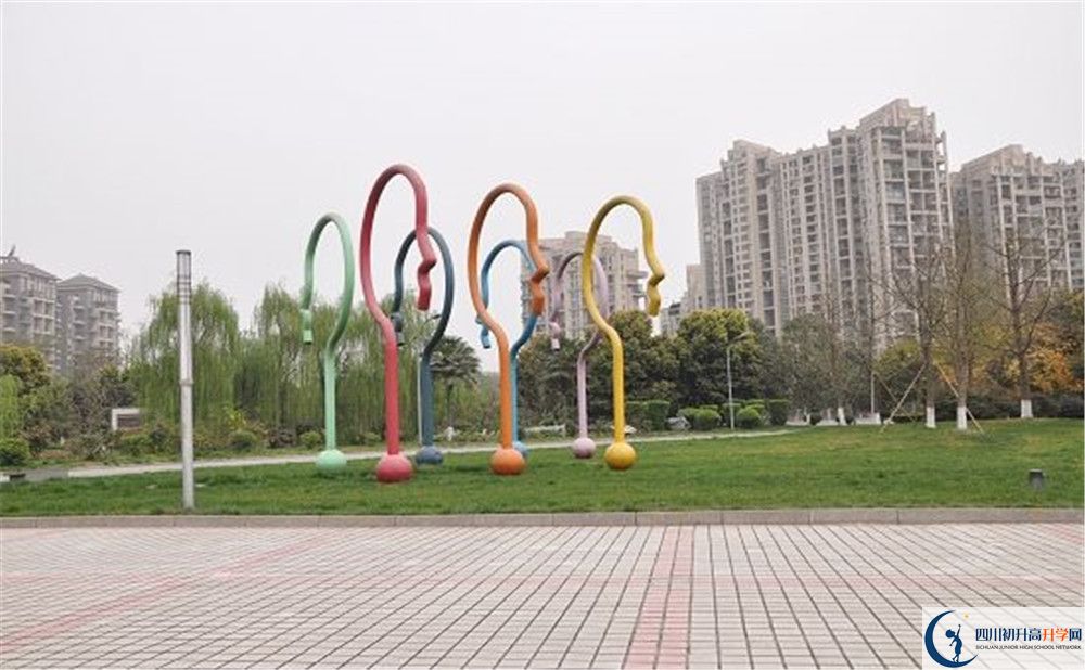 成都七中實(shí)驗(yàn)學(xué)校的升學(xué)率是多少？
