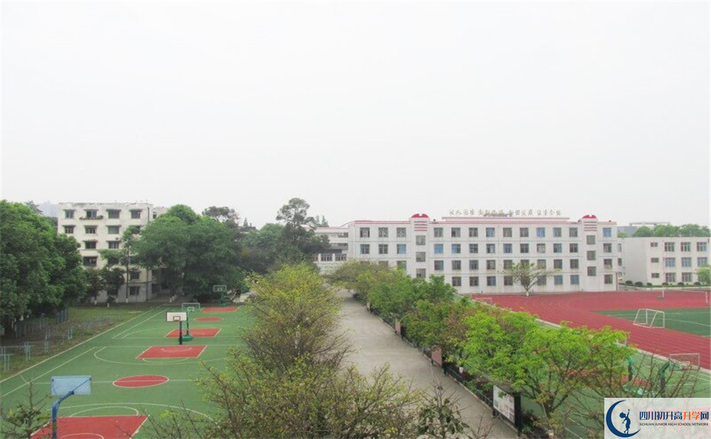 青白江中學(xué)初升高的分?jǐn)?shù)線是多少？