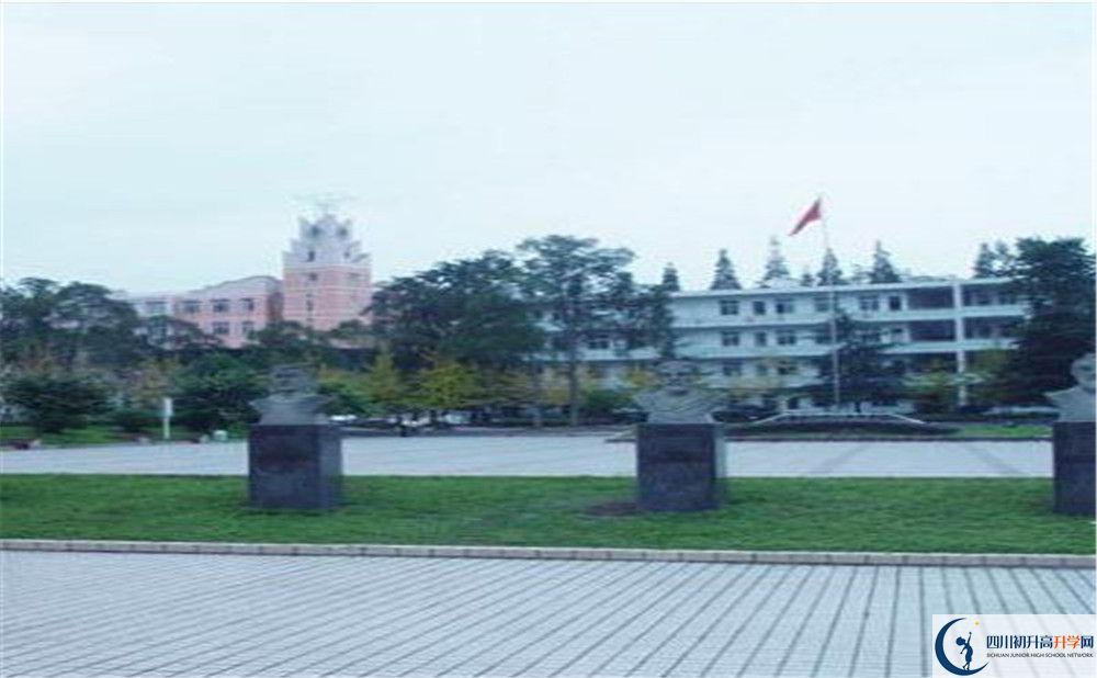 郫縣二中的學(xué)費(fèi)大概多少？