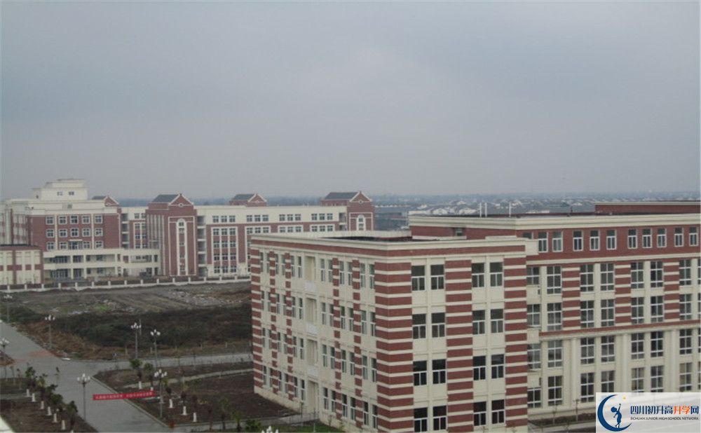 四川師范大學(xué)附屬第三實(shí)驗(yàn)中學(xué)初升高的分?jǐn)?shù)線是多少？