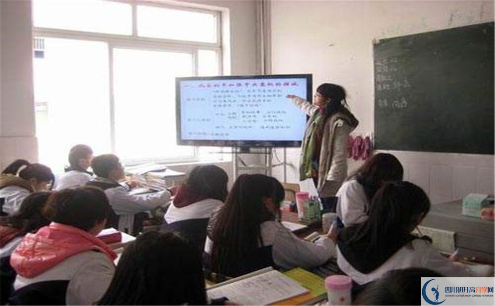 大邑縣實驗中學初升高的分數(shù)線是多少？